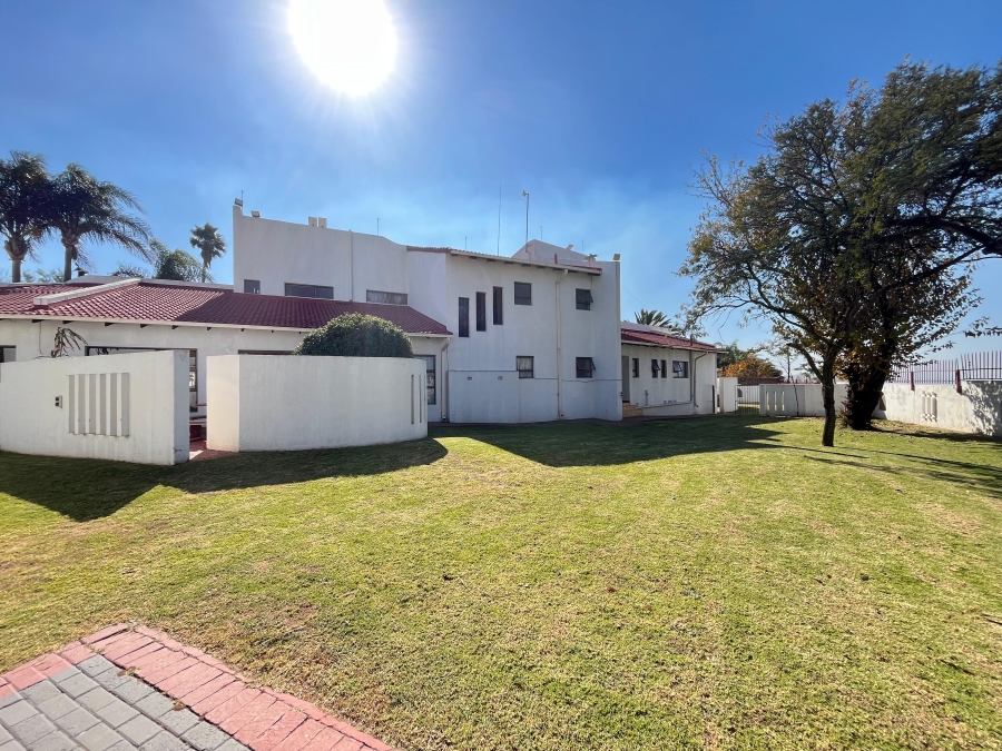 To Let 7 Bedroom Property for Rent in Reyno Ridge Mpumalanga