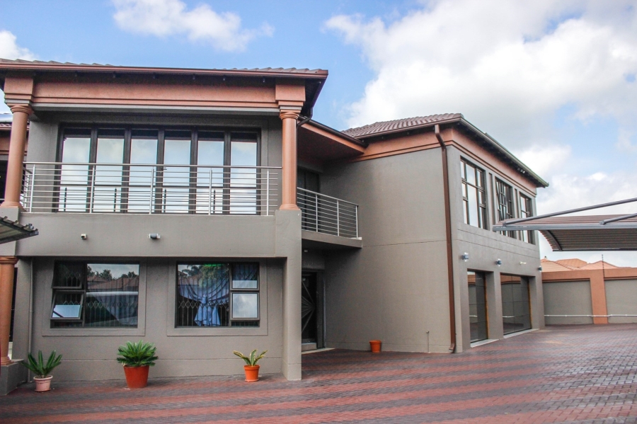 6 Bedroom Property for Sale in Aerorand Mpumalanga