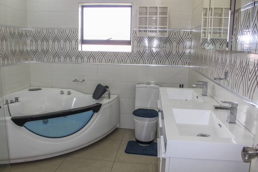 6 Bedroom Property for Sale in Aerorand Mpumalanga