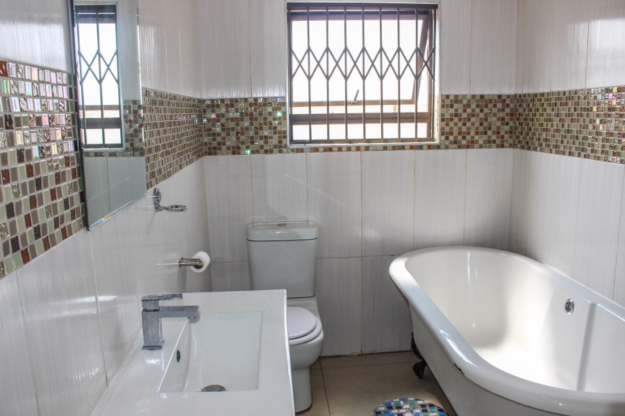 6 Bedroom Property for Sale in Aerorand Mpumalanga