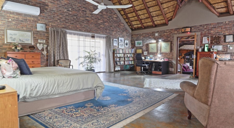 5 Bedroom Property for Sale in Marloth Park Mpumalanga