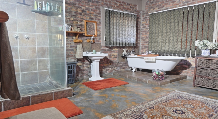 5 Bedroom Property for Sale in Marloth Park Mpumalanga