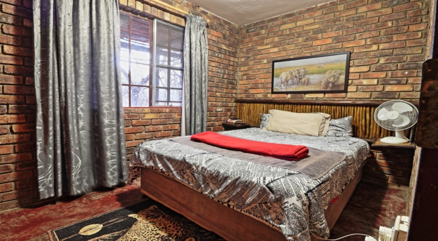 5 Bedroom Property for Sale in Marloth Park Mpumalanga