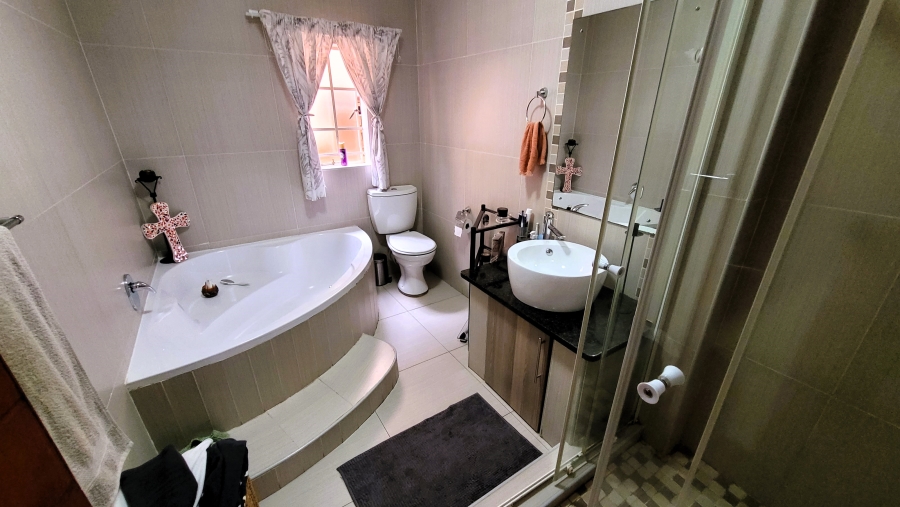 4 Bedroom Property for Sale in Stonehenge Ext 7 Mpumalanga
