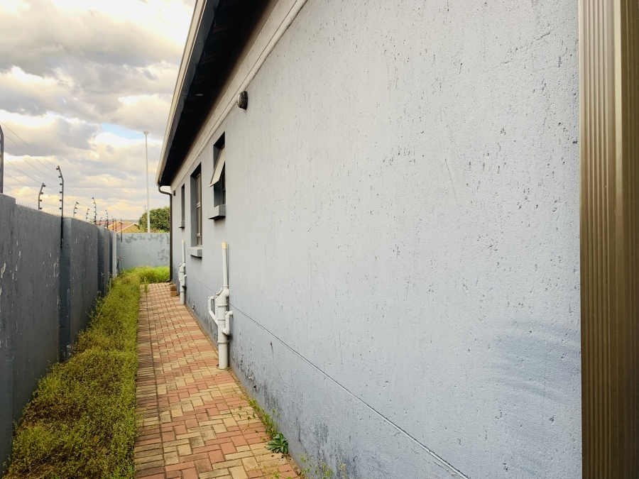 To Let 3 Bedroom Property for Rent in Aerorand Mpumalanga
