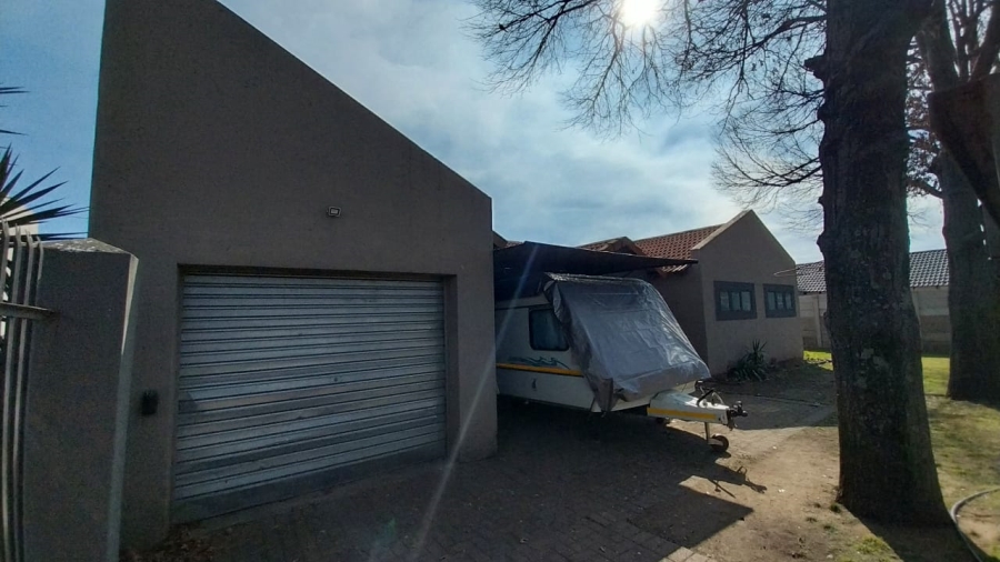 2 Bedroom Property for Sale in Trichardt Mpumalanga