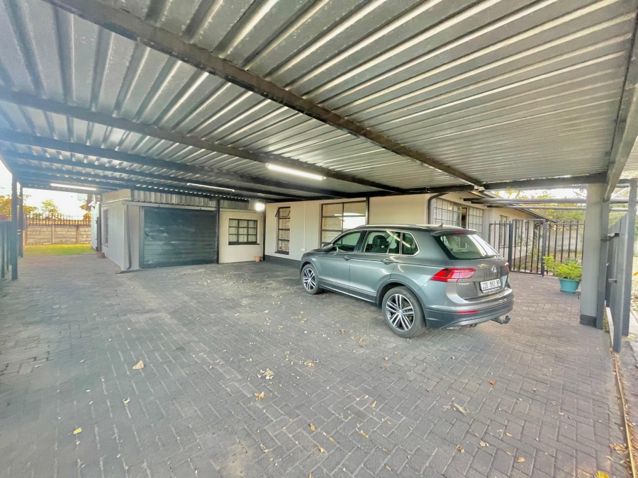 4 Bedroom Property for Sale in Cosmosrand Mpumalanga