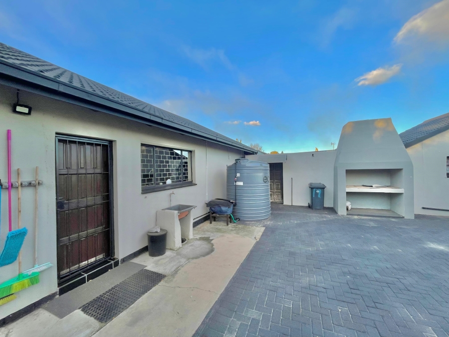 4 Bedroom Property for Sale in Cosmosrand Mpumalanga