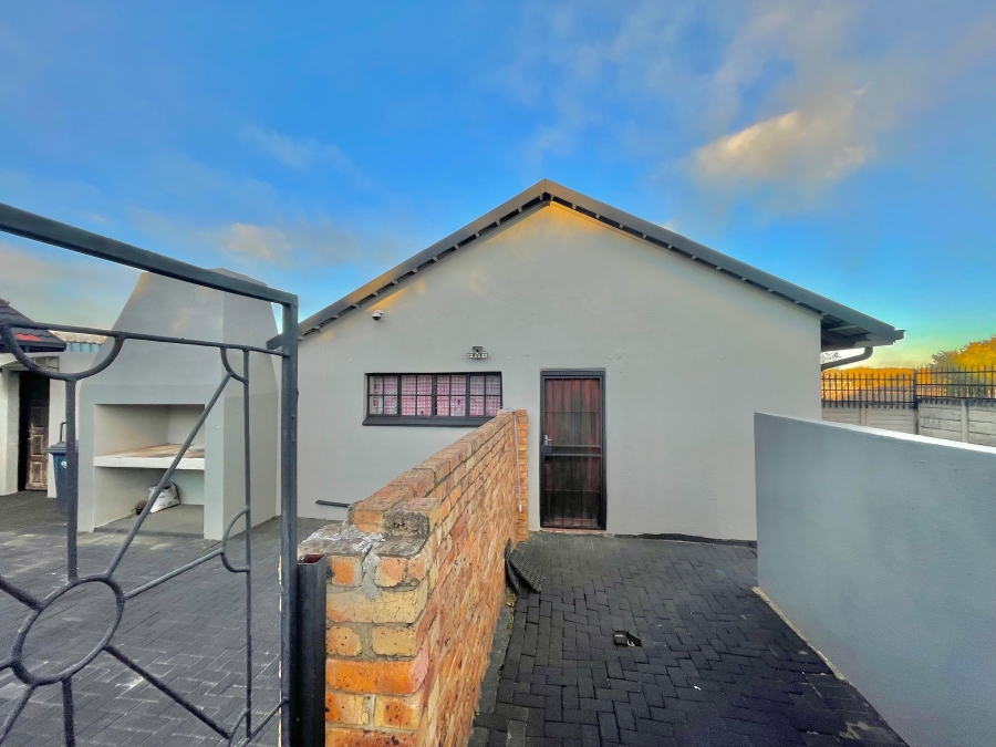 4 Bedroom Property for Sale in Cosmosrand Mpumalanga