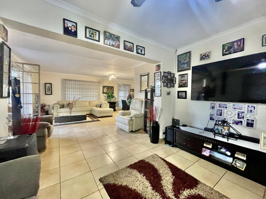 4 Bedroom Property for Sale in Cosmosrand Mpumalanga