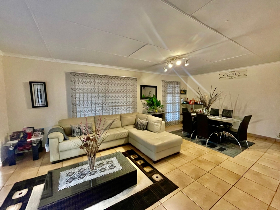 4 Bedroom Property for Sale in Cosmosrand Mpumalanga