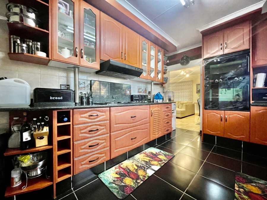 4 Bedroom Property for Sale in Cosmosrand Mpumalanga