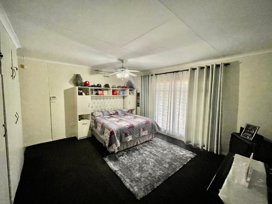 4 Bedroom Property for Sale in Cosmosrand Mpumalanga