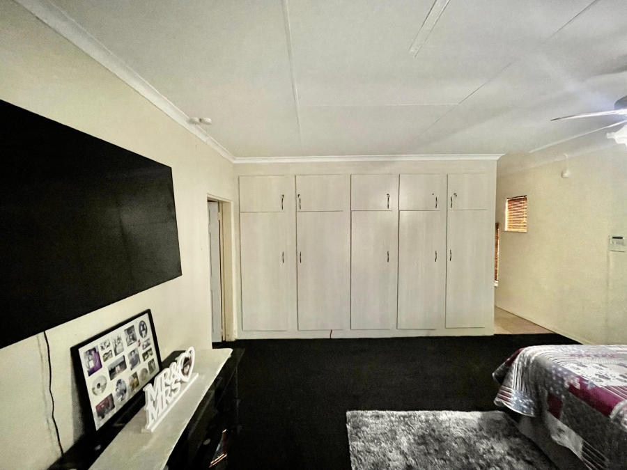 4 Bedroom Property for Sale in Cosmosrand Mpumalanga