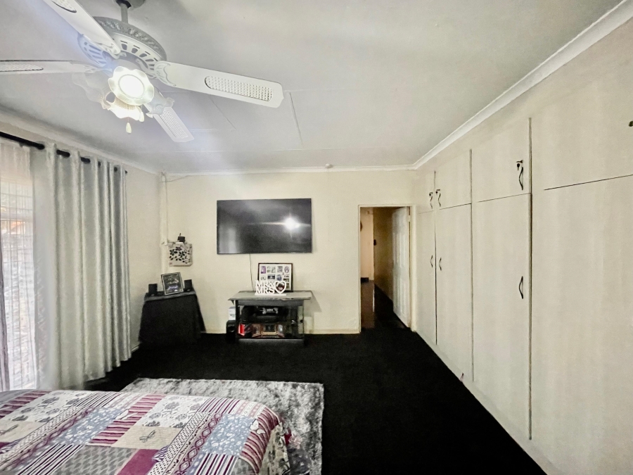 4 Bedroom Property for Sale in Cosmosrand Mpumalanga