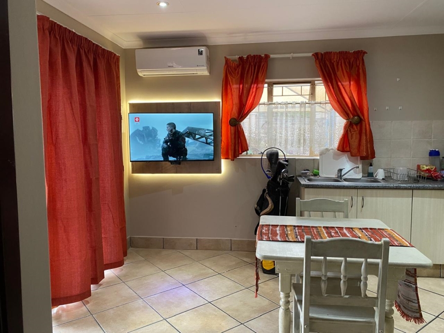To Let 1 Bedroom Property for Rent in Gholfsig Mpumalanga