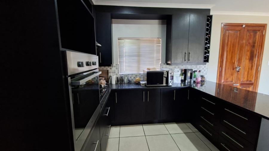To Let 3 Bedroom Property for Rent in Ntulo Wildlife Estate Mpumalanga