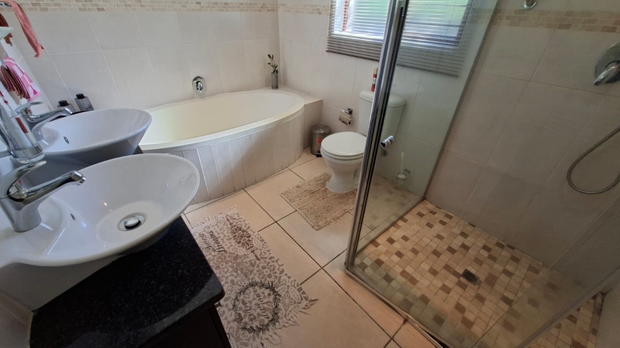 To Let 3 Bedroom Property for Rent in Ntulo Wildlife Estate Mpumalanga