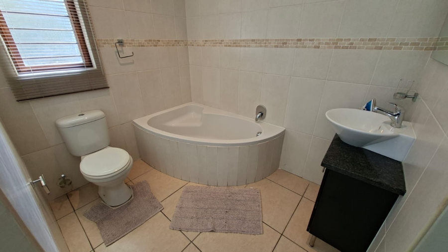 To Let 3 Bedroom Property for Rent in Ntulo Wildlife Estate Mpumalanga