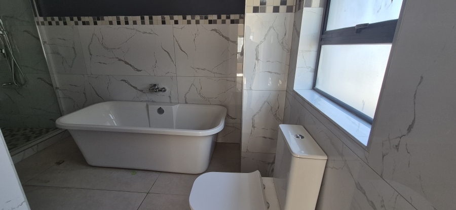 5 Bedroom Property for Sale in Elawini Lifestyle Estate Mpumalanga