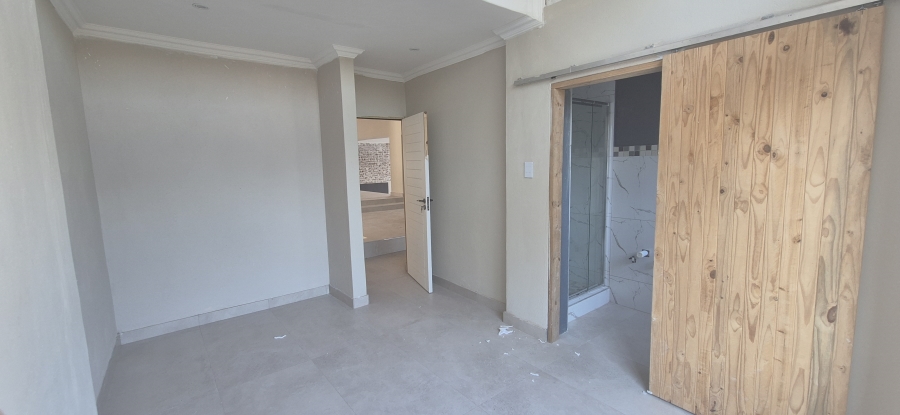5 Bedroom Property for Sale in Elawini Lifestyle Estate Mpumalanga