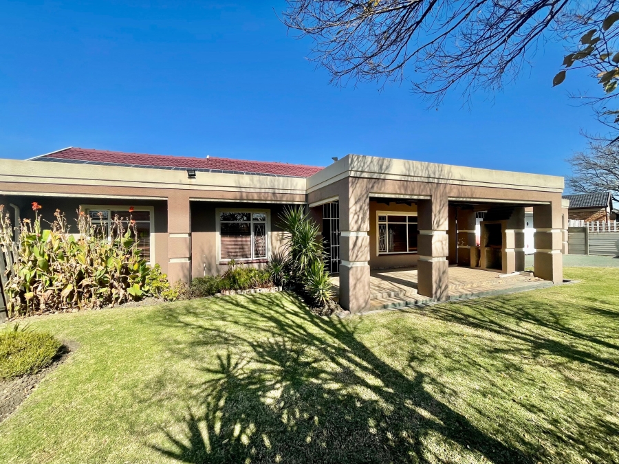 5 Bedroom Property for Sale in Secunda Mpumalanga