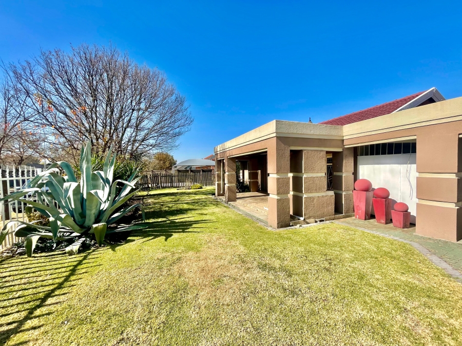 5 Bedroom Property for Sale in Secunda Mpumalanga
