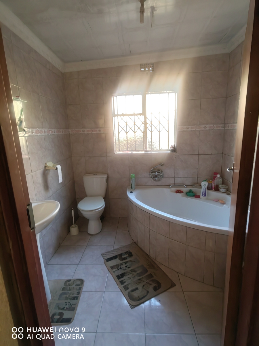 3 Bedroom Property for Sale in Emzinoni Mpumalanga