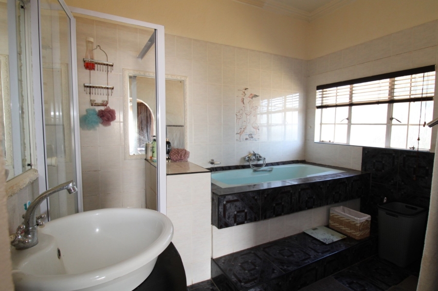 5 Bedroom Property for Sale in Mashishing Mpumalanga