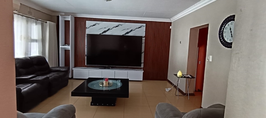 6 Bedroom Property for Sale in White River Ext 18 Mpumalanga