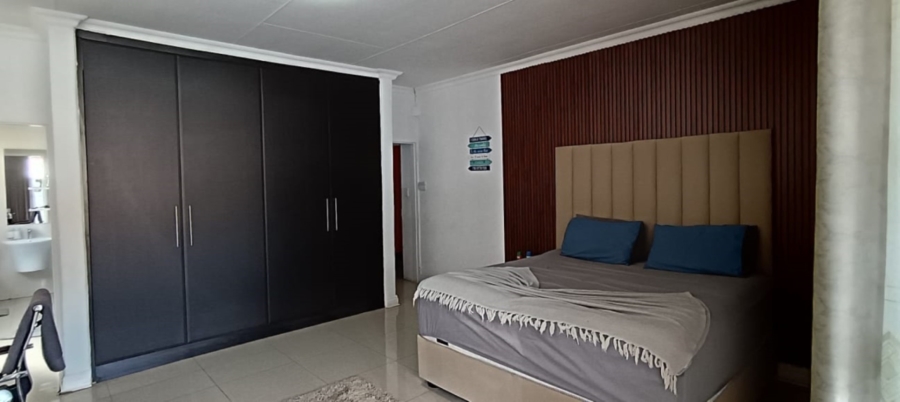 6 Bedroom Property for Sale in White River Ext 18 Mpumalanga