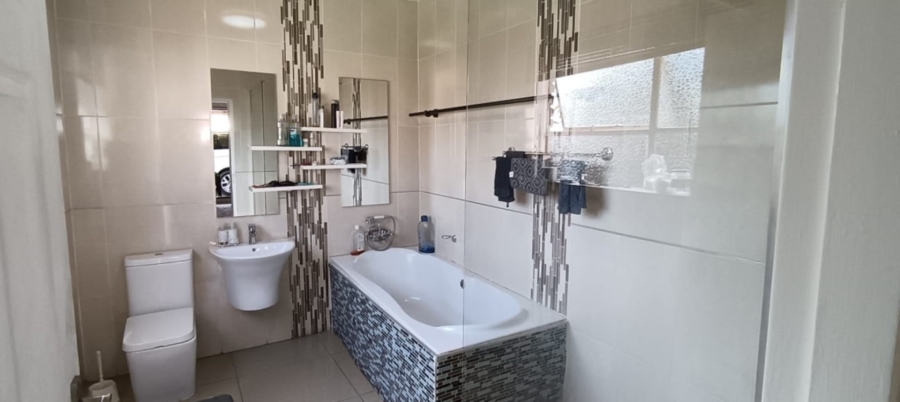 6 Bedroom Property for Sale in White River Ext 18 Mpumalanga