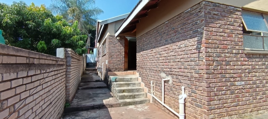 6 Bedroom Property for Sale in White River Ext 18 Mpumalanga