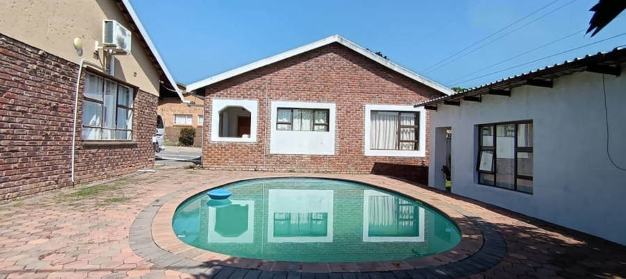 6 Bedroom Property for Sale in White River Ext 18 Mpumalanga
