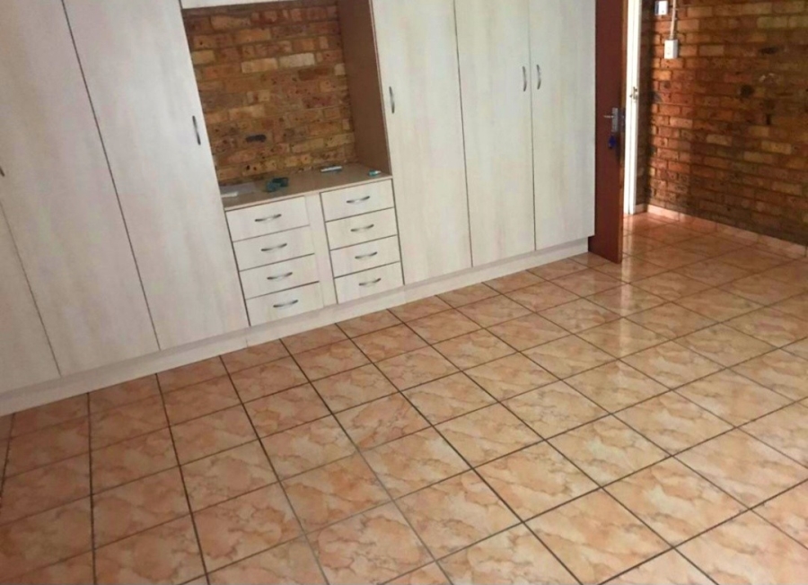 5 Bedroom Property for Sale in Tasbet Park Ext 1 Mpumalanga