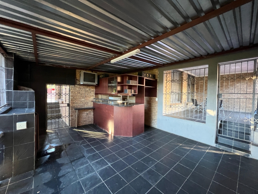 4 Bedroom Property for Sale in Stonehenge Mpumalanga