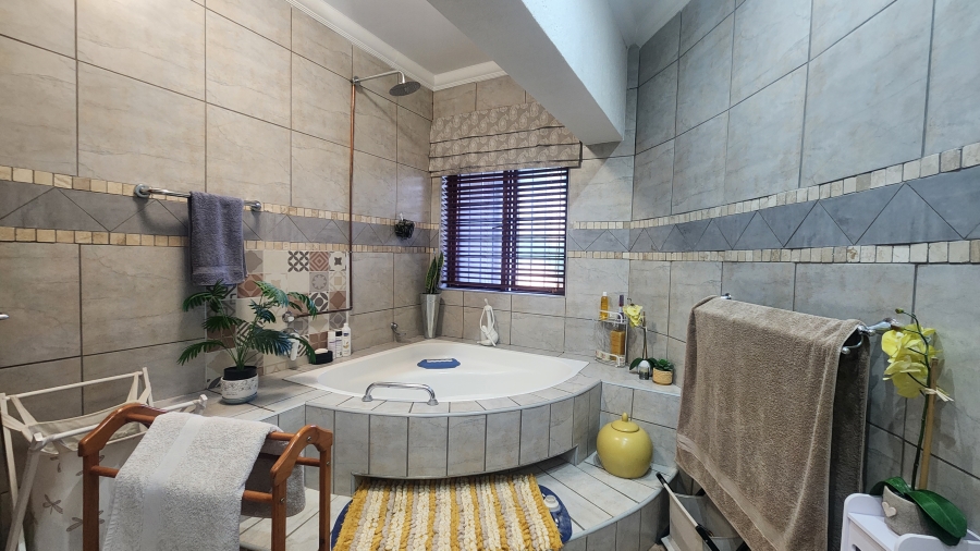 3 Bedroom Property for Sale in Stonehenge Ext 7 Mpumalanga