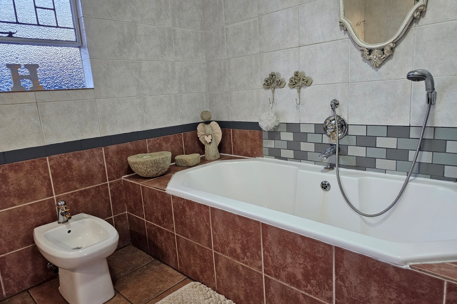 4 Bedroom Property for Sale in Aerorand Mpumalanga