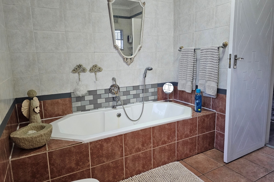 4 Bedroom Property for Sale in Aerorand Mpumalanga
