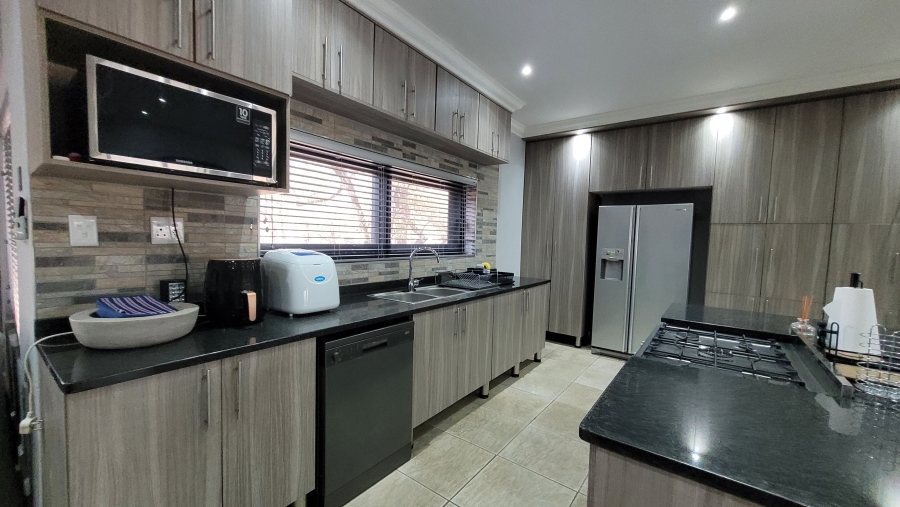 4 Bedroom Property for Sale in Marloth Park Mpumalanga