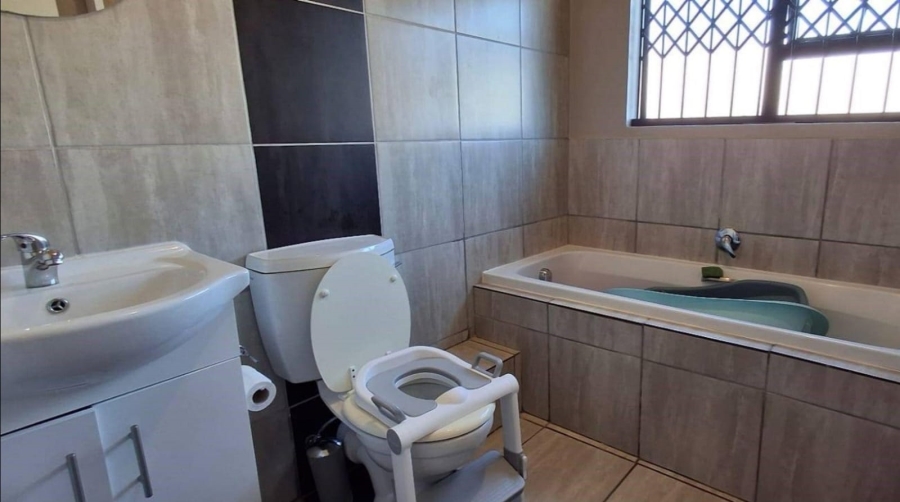 To Let 2 Bedroom Property for Rent in Terra Nova Mpumalanga