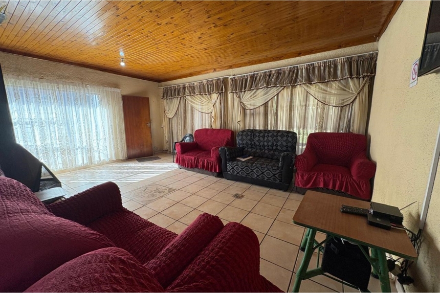 6 Bedroom Property for Sale in Volksrust Mpumalanga