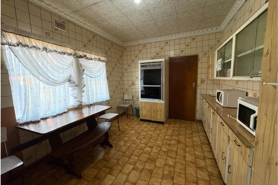 6 Bedroom Property for Sale in Volksrust Mpumalanga
