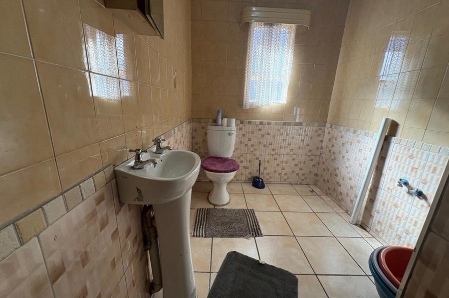 6 Bedroom Property for Sale in Volksrust Mpumalanga
