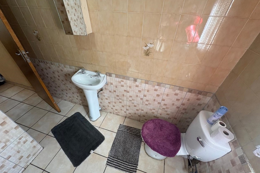 6 Bedroom Property for Sale in Volksrust Mpumalanga