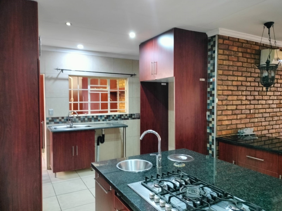 To Let 3 Bedroom Property for Rent in West Acres Mpumalanga