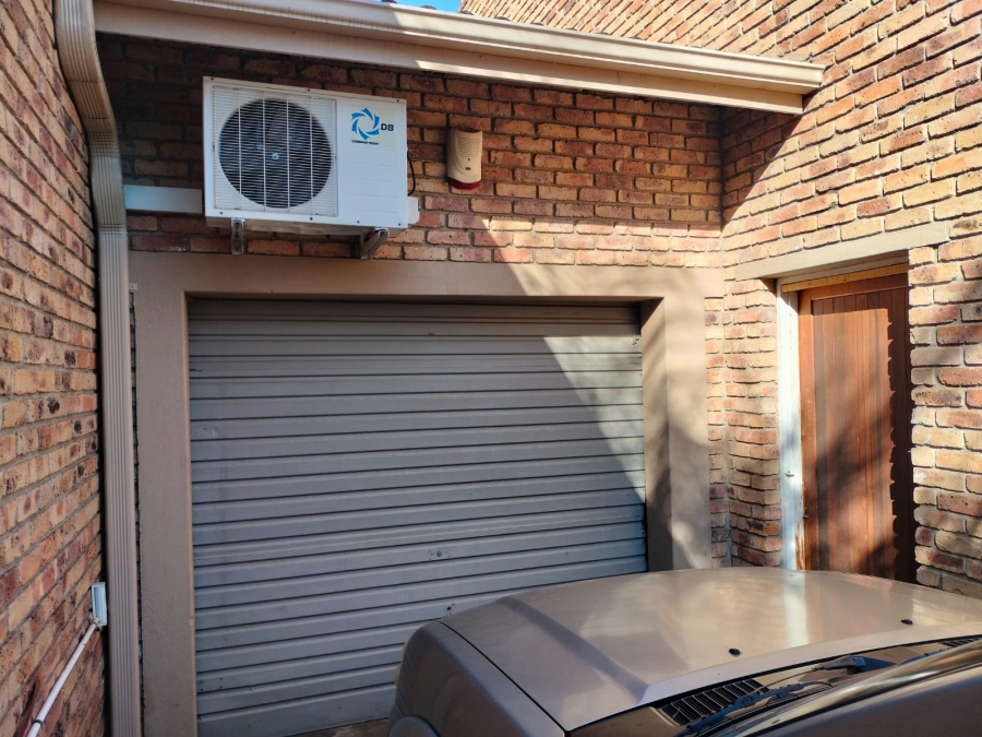 To Let 3 Bedroom Property for Rent in West Acres Mpumalanga