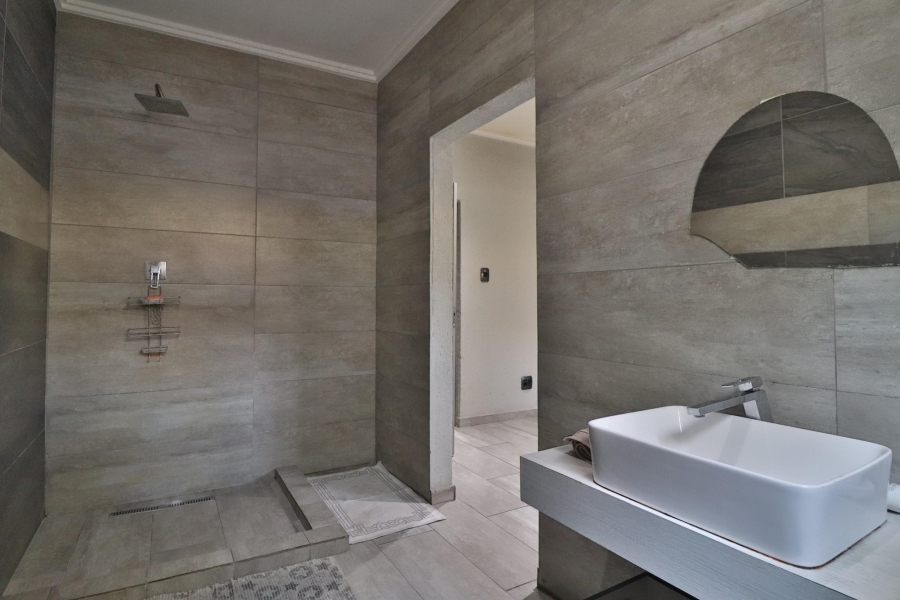 5 Bedroom Property for Sale in Nelspruit Ext 1 Mpumalanga