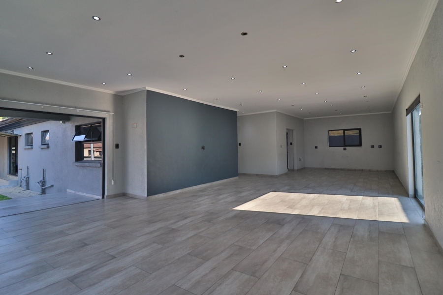 5 Bedroom Property for Sale in Nelspruit Ext 1 Mpumalanga