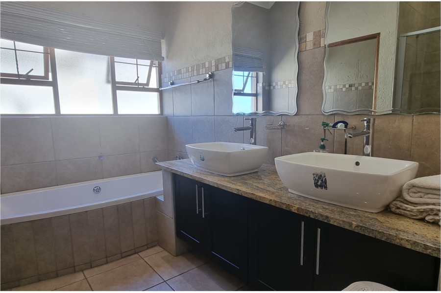 3 Bedroom Property for Sale in Nelspruit Ext 11 Mpumalanga